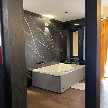 Daire Dejan Lovely Flat With Jacuzzi Üsküp