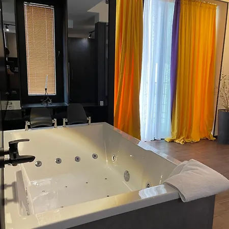 Daire Dejan Lovely Flat With Jacuzzi Üsküp