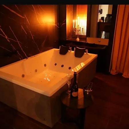 Dejan Lovely Flat With Jacuzzi Daire *